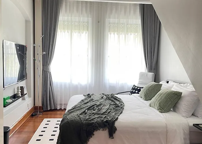 Nueng Rana 113 Unique House In Chinatown 3br 2ba -